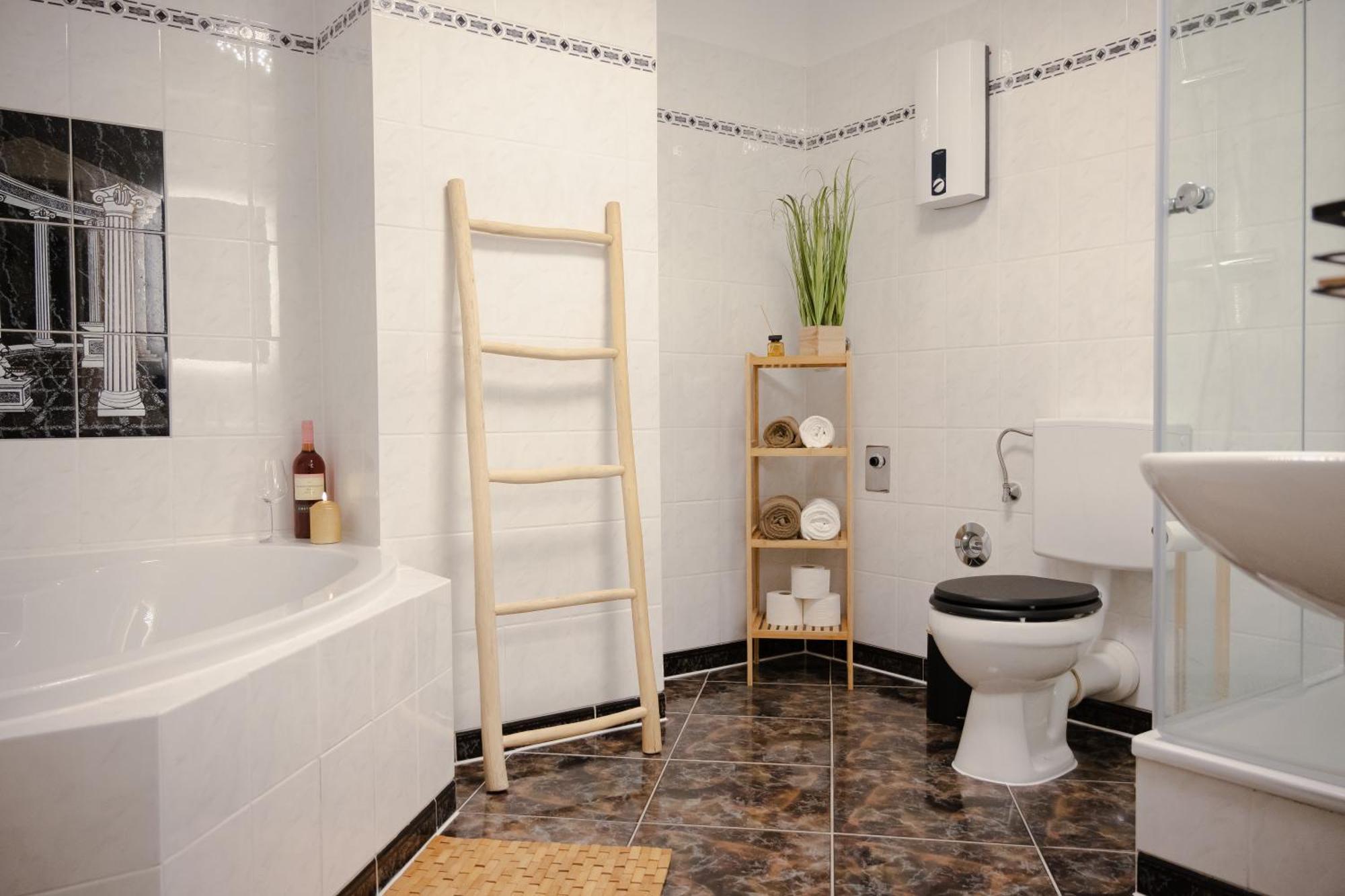 Jasta Homes Altstadt, Zentral, Ueberdachter Parkplatz, Netflix, Vollausstattung, Loft, Modern Und Komfort Hamelin Ngoại thất bức ảnh