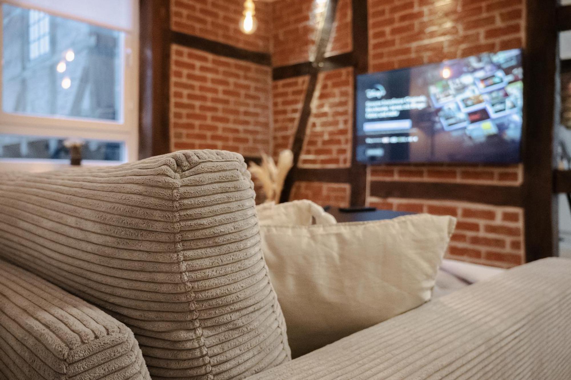 Jasta Homes Altstadt, Zentral, Ueberdachter Parkplatz, Netflix, Vollausstattung, Loft, Modern Und Komfort Hamelin Ngoại thất bức ảnh